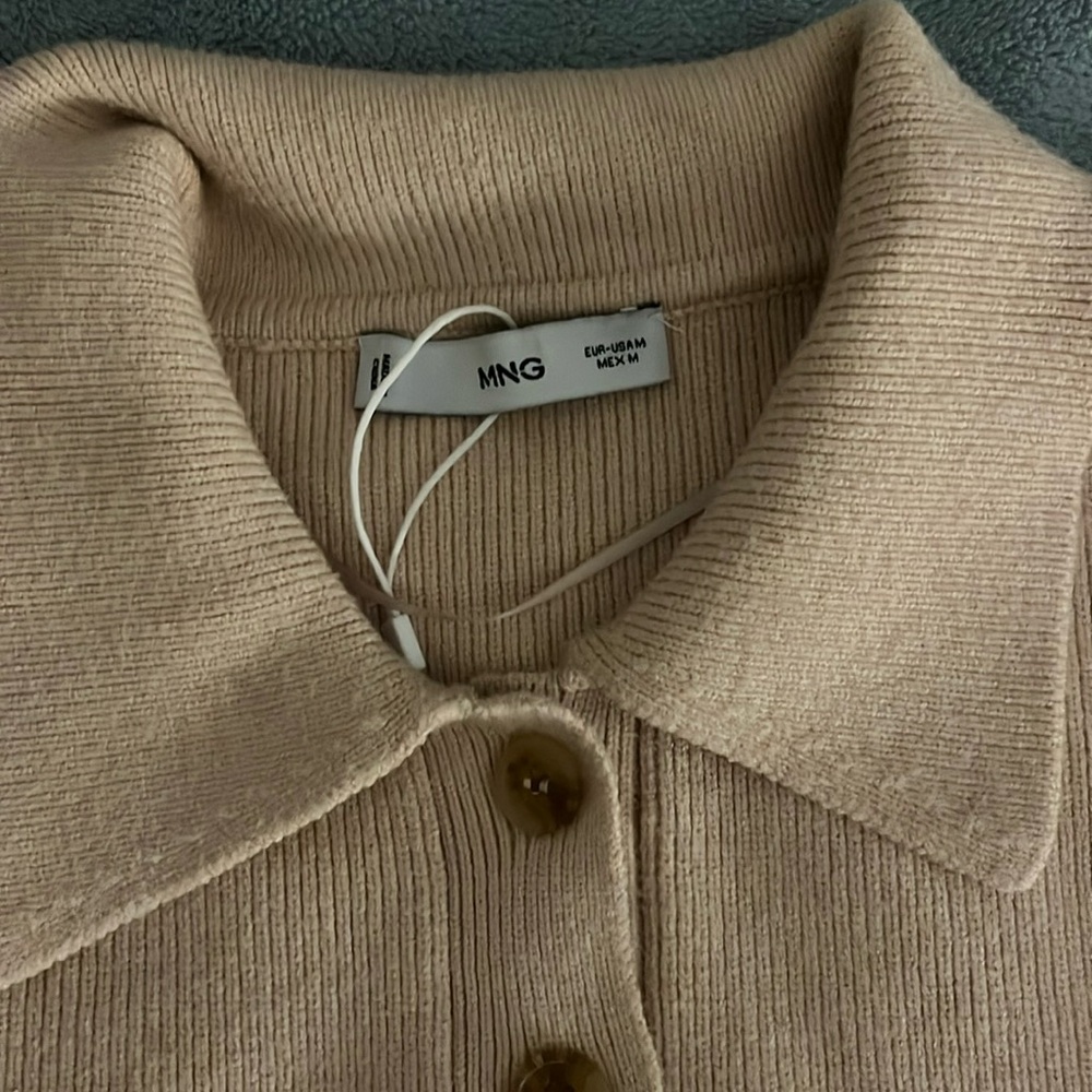 Mango knit 3 bottom sweater size M. EUC no pets no smoking